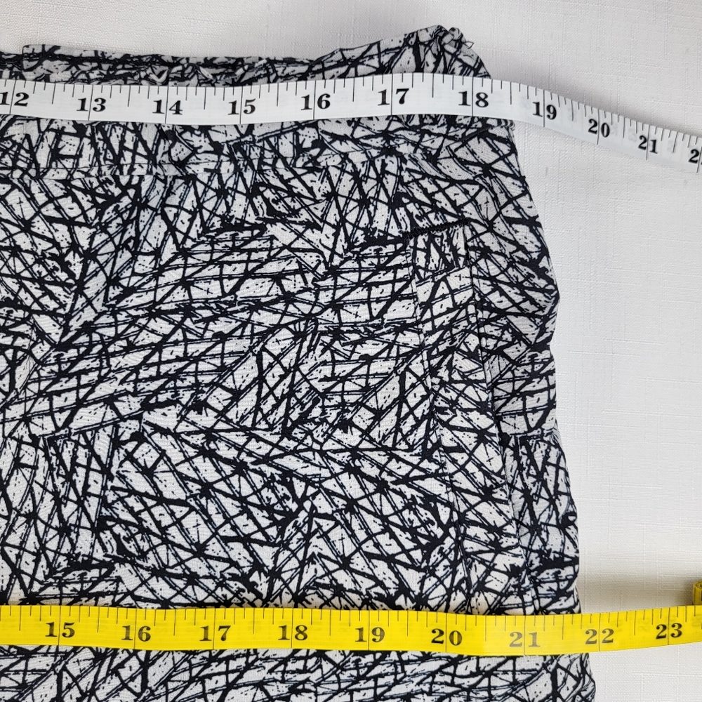 Lee Riders On the Go SKORT Womens Size 16 M Black White Pull On Skirt w/ Shorts - Picture 3 of 14